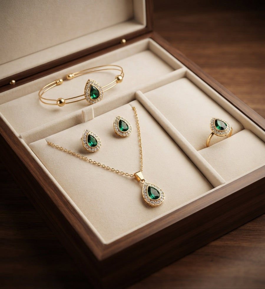 Noemie Glastra Jewelry Set